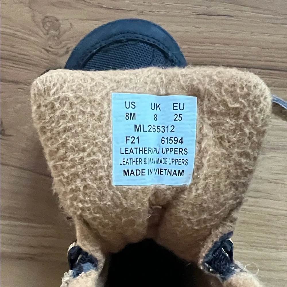 Merrell Kids' Snow Boots EUC Size 8